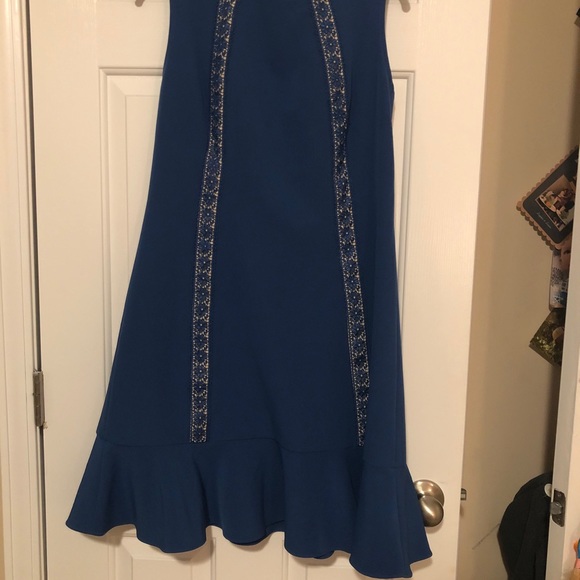 Sleeveless ruffle dress - Picture 2 of 4